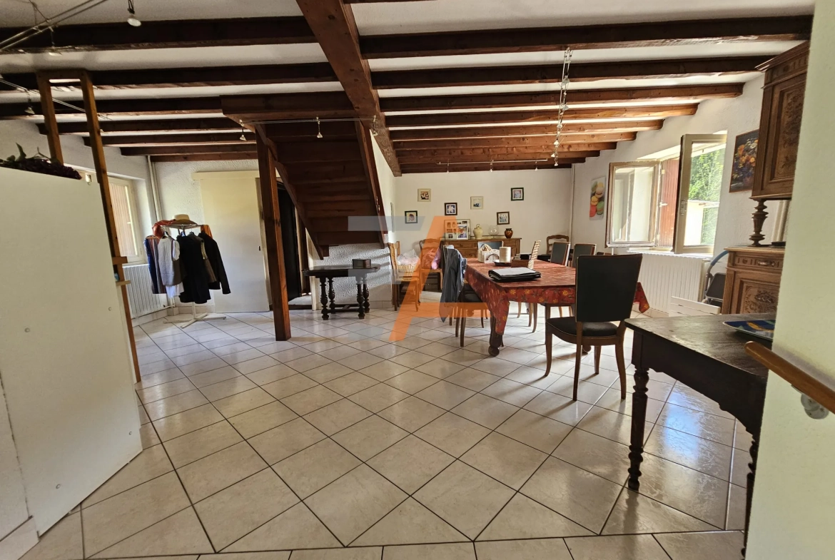 Belle maison de 180 m² avec grand terrain dans le Pilat 