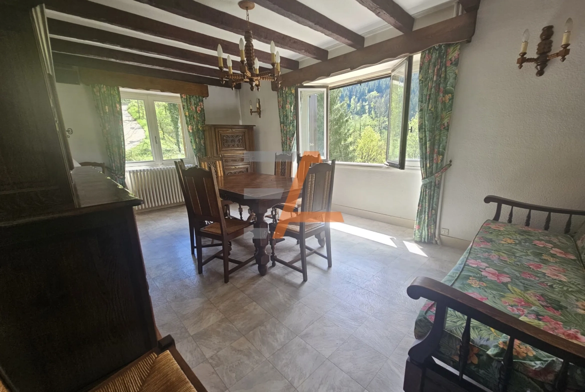 Belle maison de 180 m² avec grand terrain dans le Pilat 