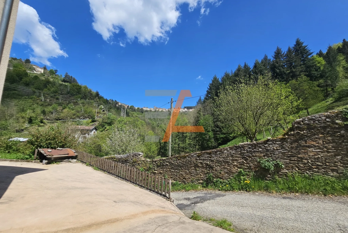 Belle maison de 180 m² avec grand terrain dans le Pilat 