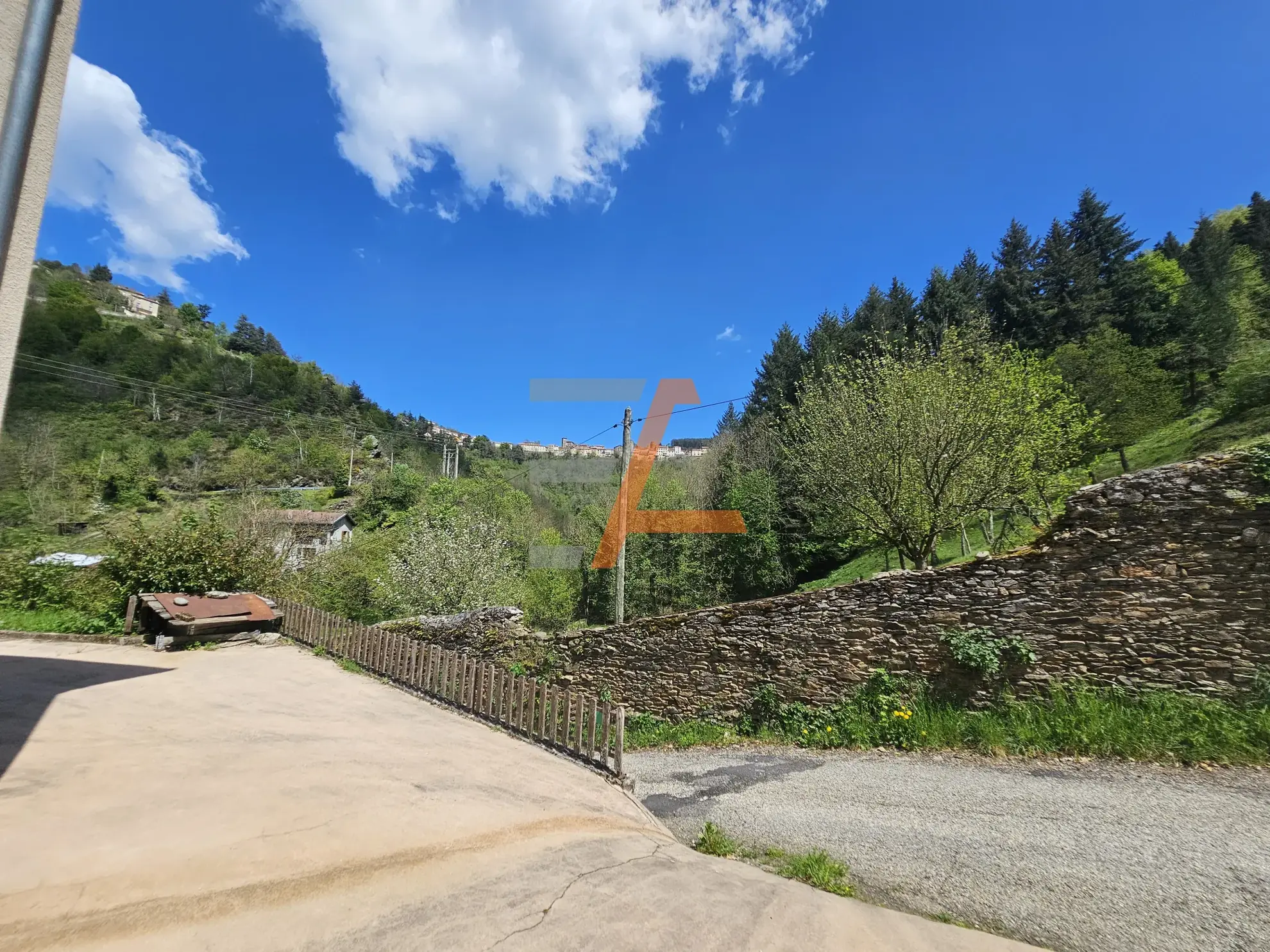 Belle maison de 180 m² avec grand terrain dans le Pilat 