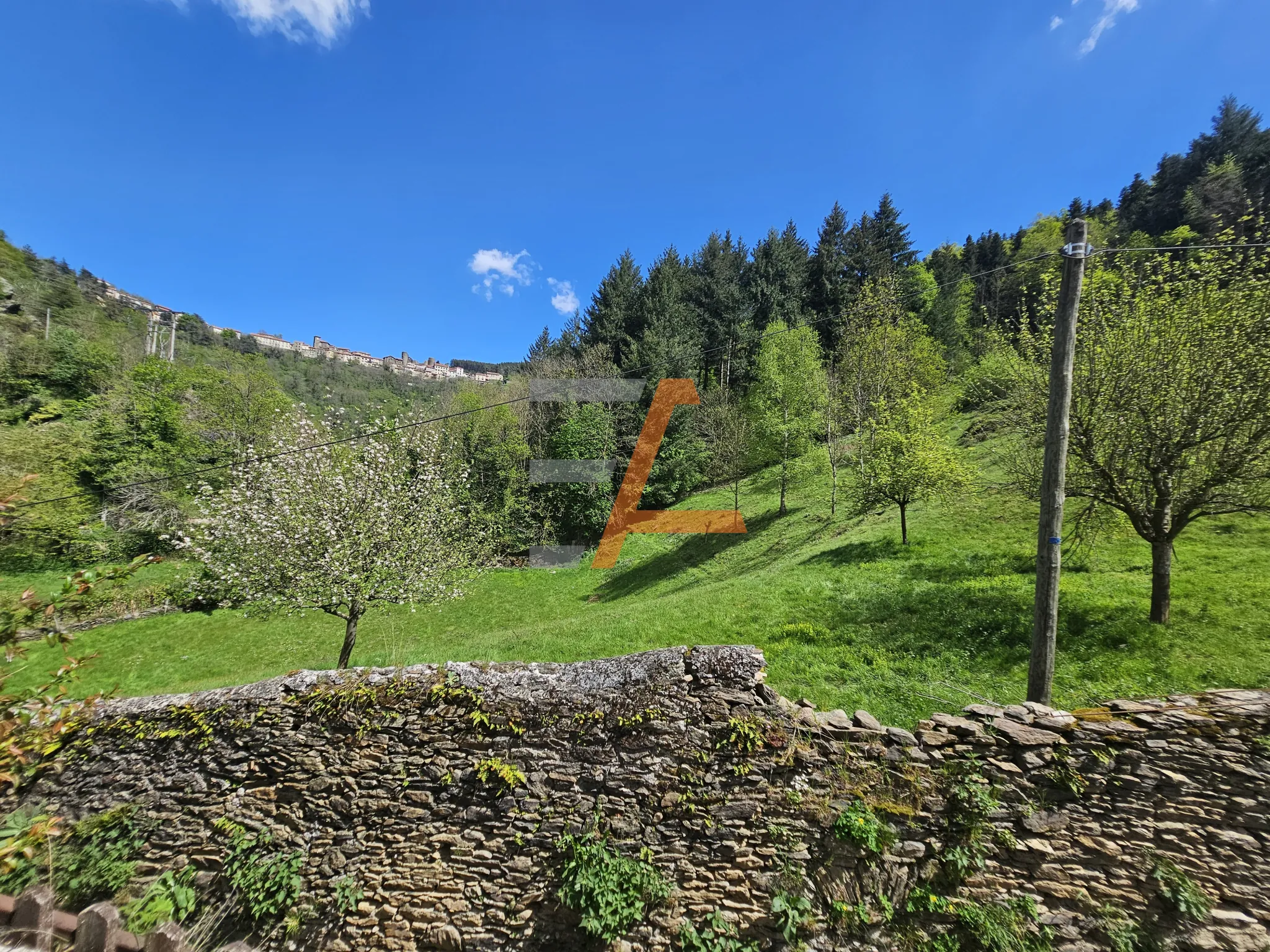 Belle maison de 180 m² avec grand terrain dans le Pilat 