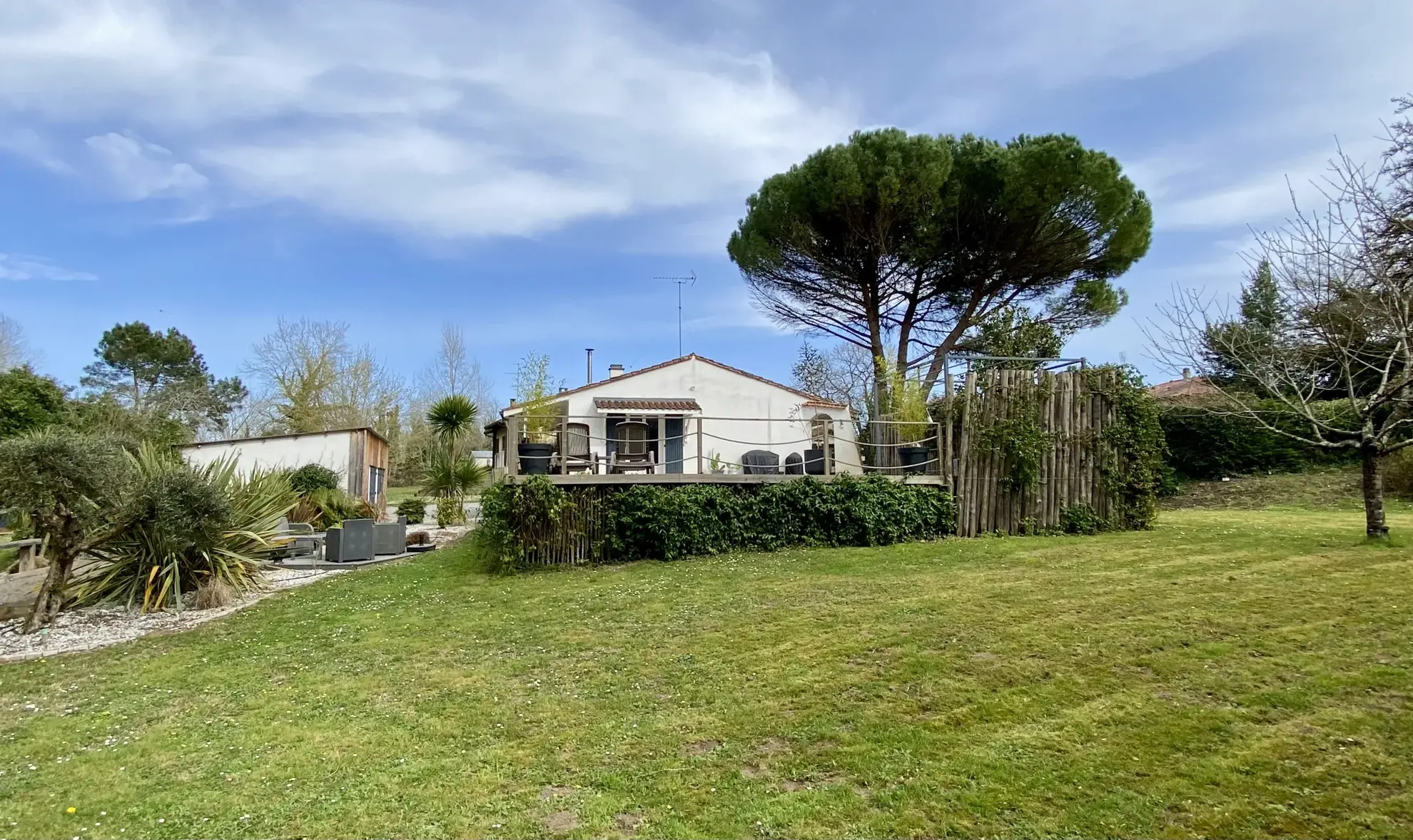 Belle maison à Barsac avec piscine, jardin et double garage 
