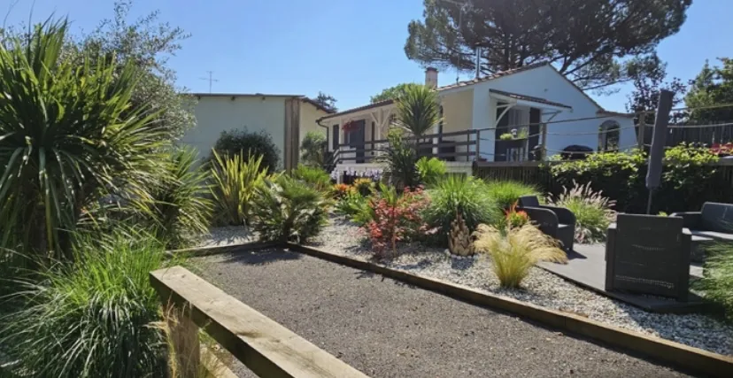 Belle maison à Barsac avec piscine, jardin et double garage 