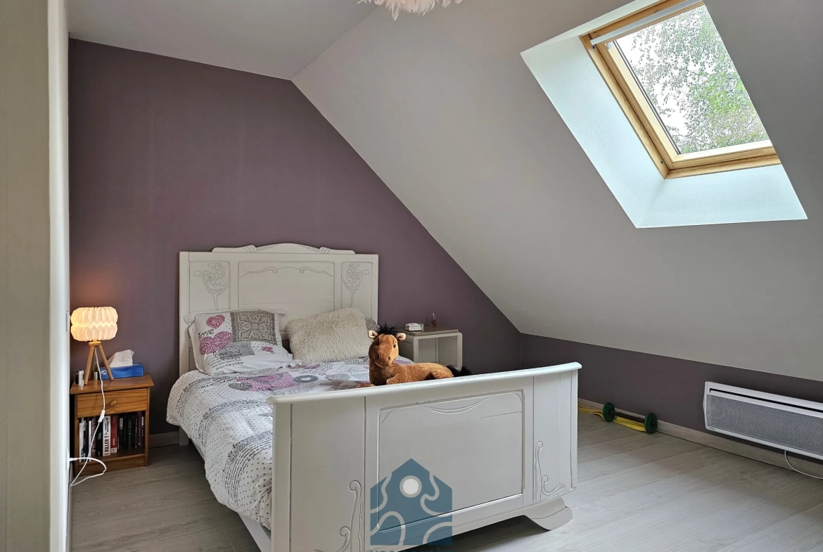 Maison individuelle 8 pièces à Molles avec jardin, terrasse et annexes 