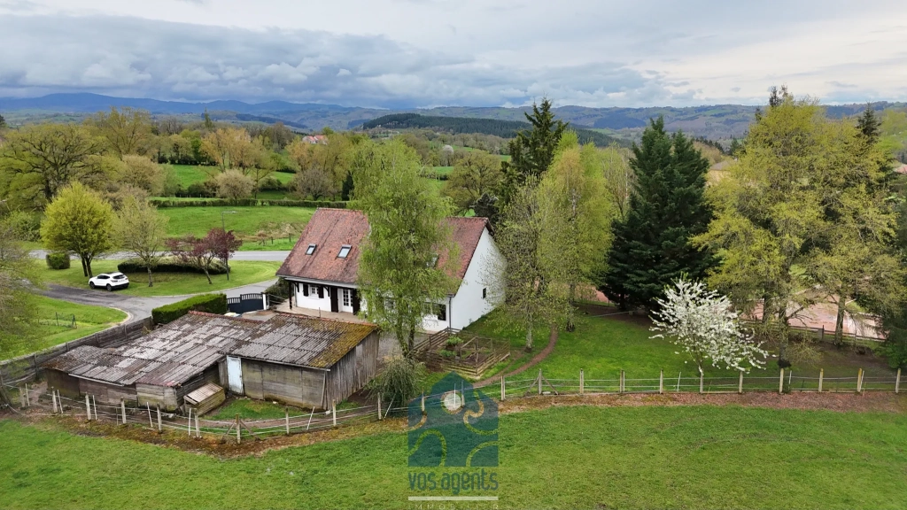 Maison individuelle 8 pièces à Molles avec jardin, terrasse et annexes