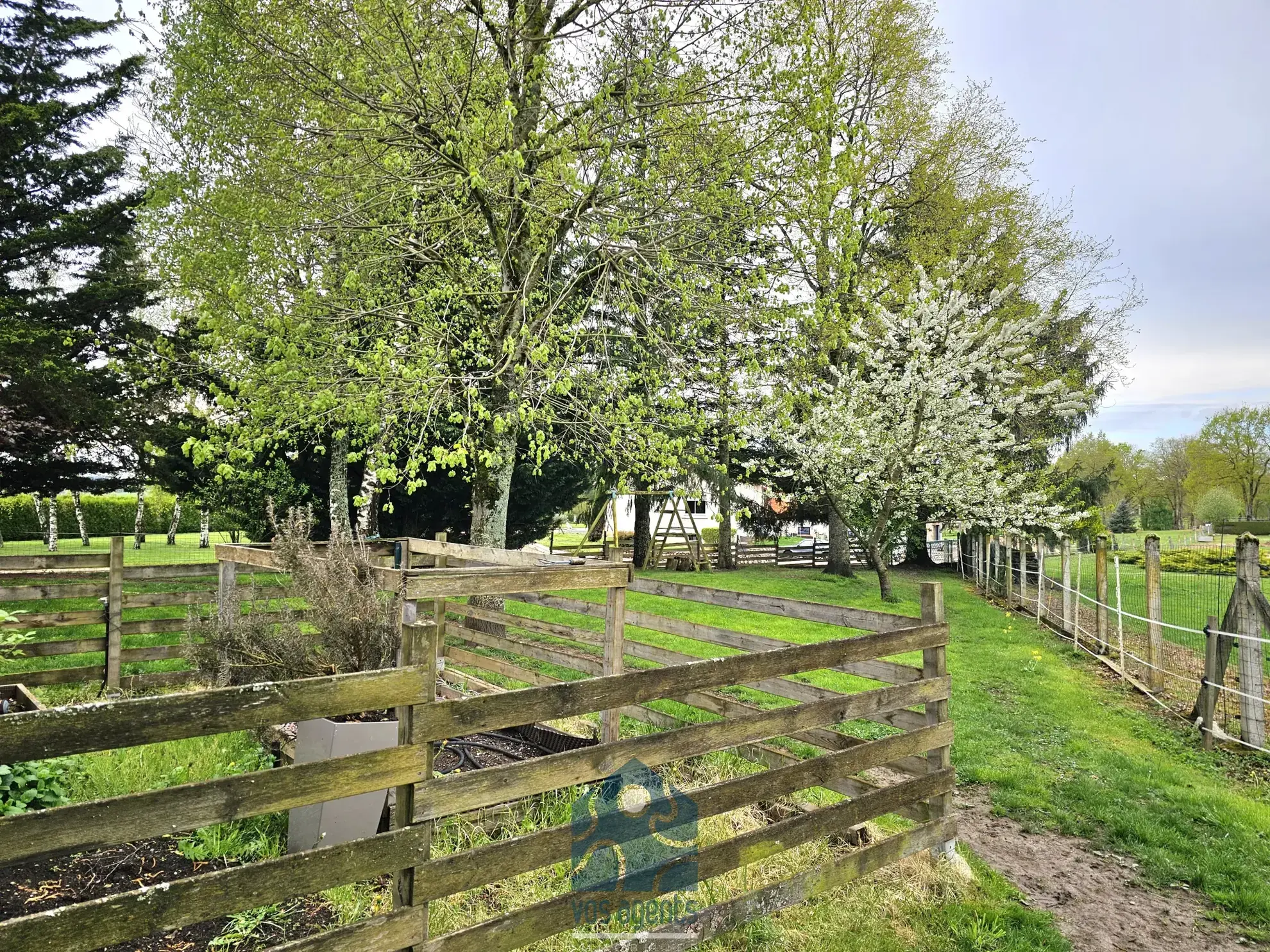 Maison individuelle 8 pièces à Molles avec jardin, terrasse et annexes 