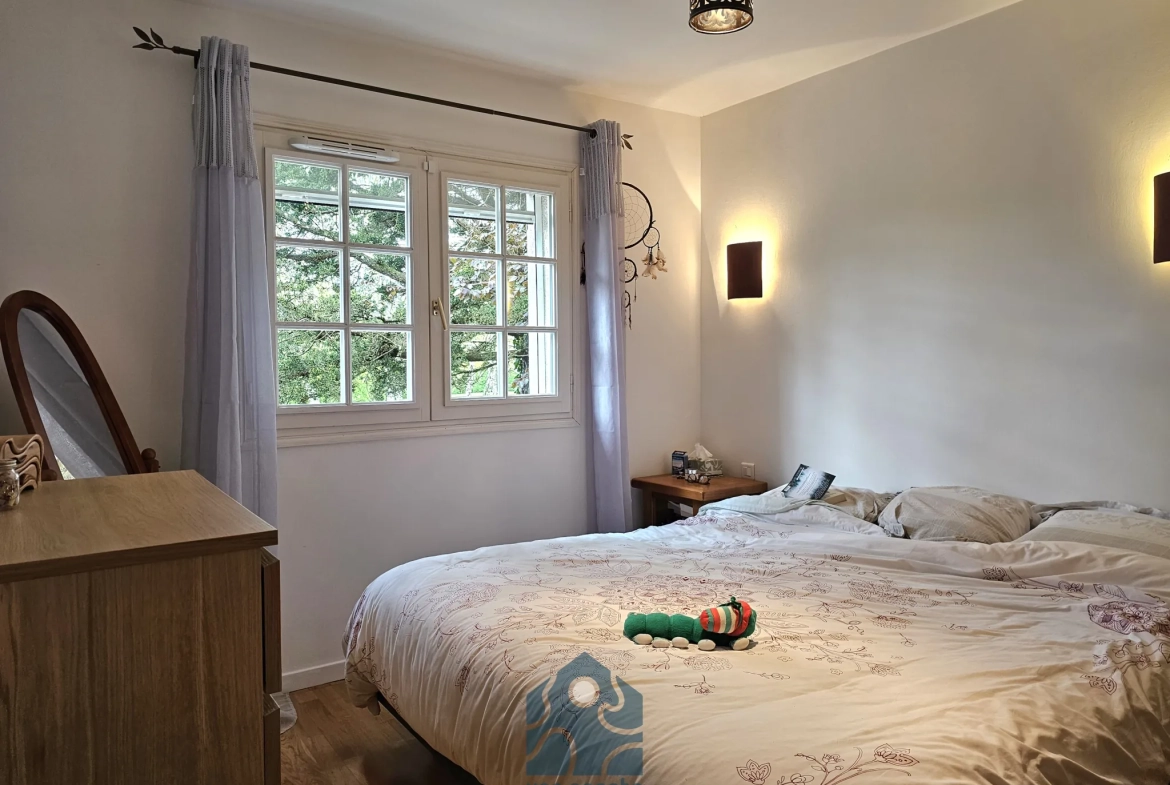 Maison individuelle 8 pièces à Molles avec jardin, terrasse et annexes 