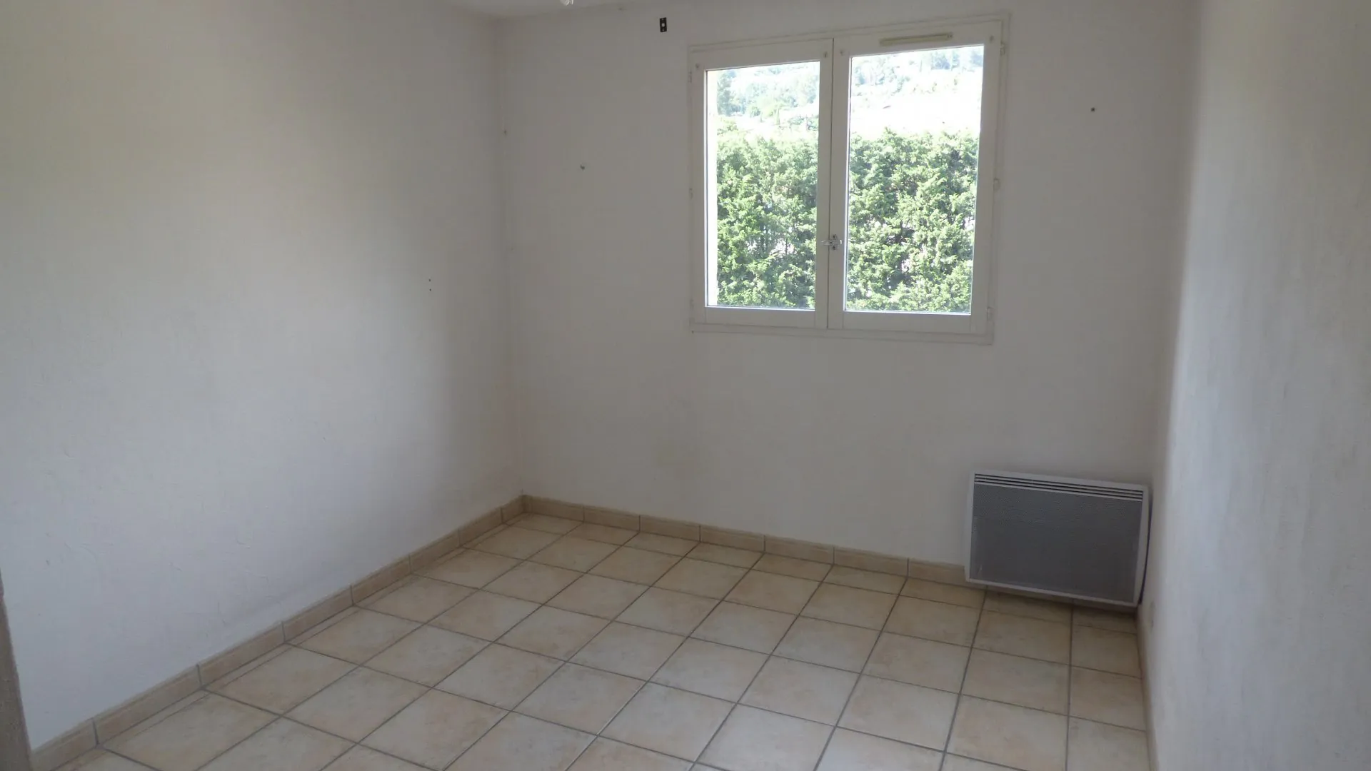 Appartement T3 à Draguignan avec terrasse et parking - Investissement locatif sécurisé 