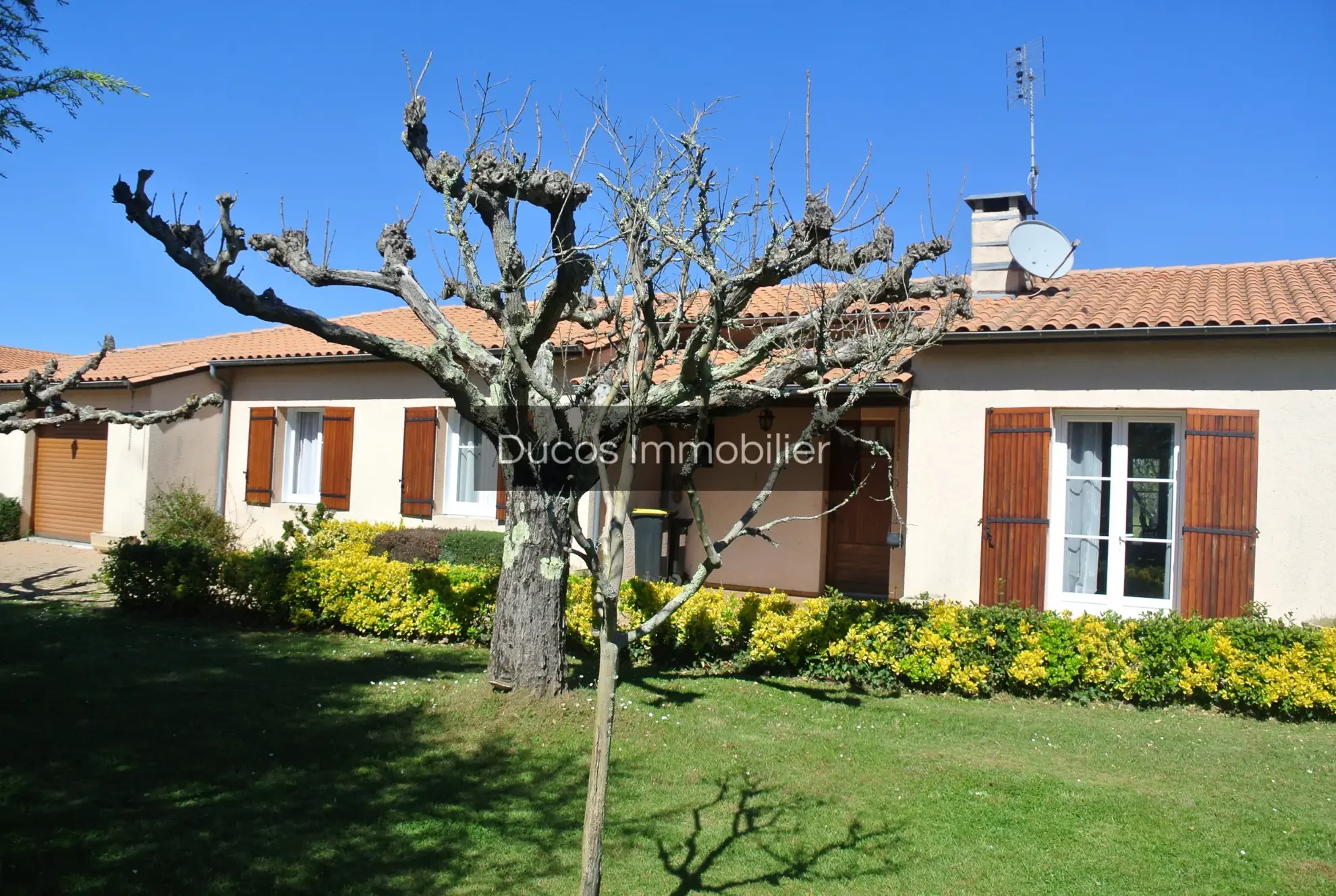 Belle maison de plain-pied à Lavergne avec jardin et garage 