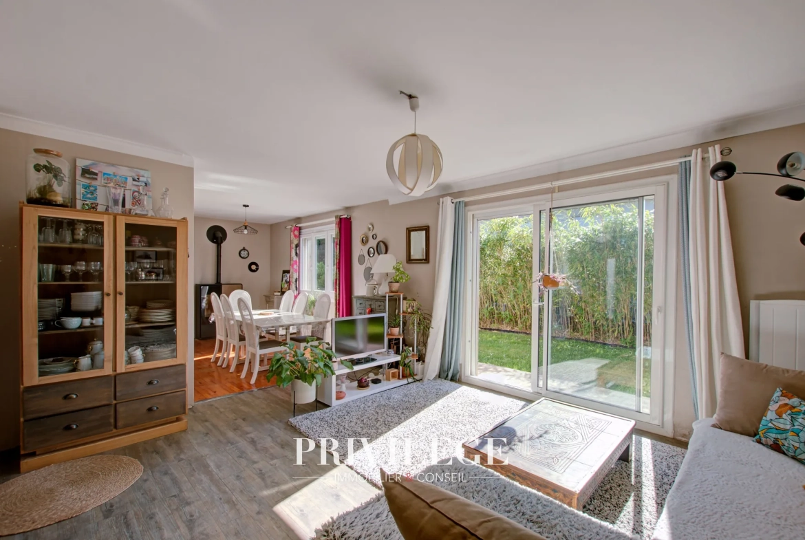 Charmante maison de 100 m² avec terrain, accès rivière et équipements modernes à Saint-Clair-de-la-Tour 
