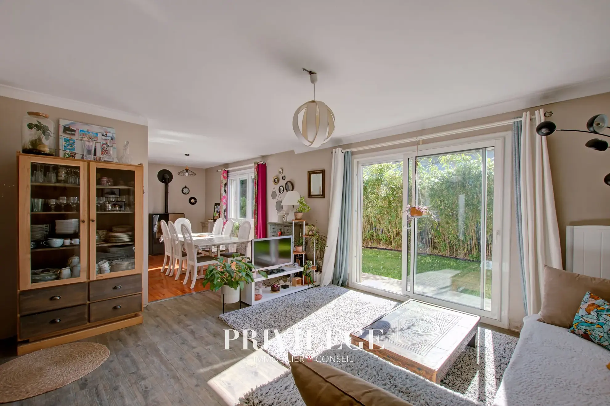 Charmante maison de 100 m² avec terrain, accès rivière et équipements modernes à Saint-Clair-de-la-Tour 