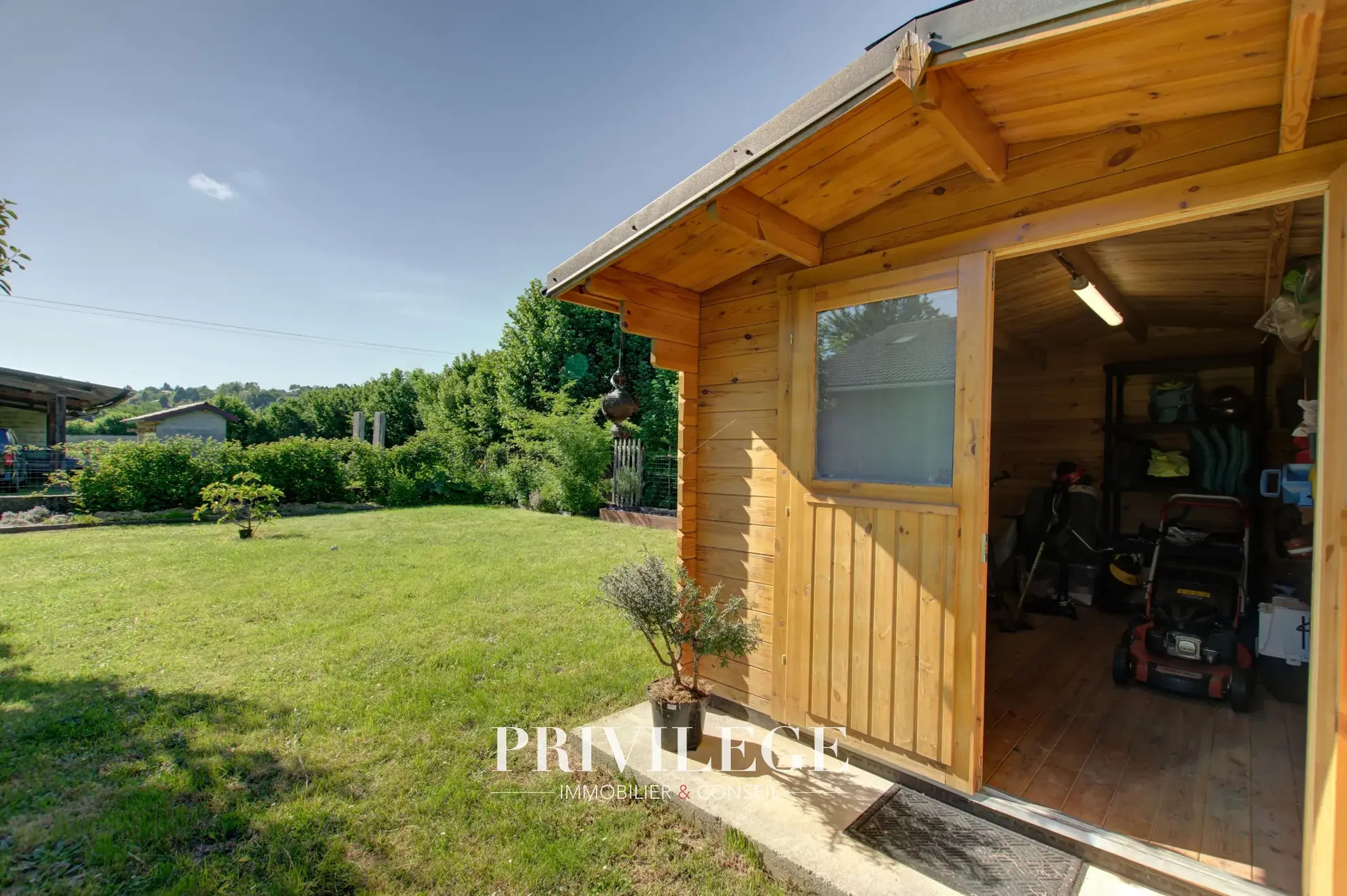 Charmante maison de 100 m² avec terrain, accès rivière et équipements modernes à Saint-Clair-de-la-Tour 