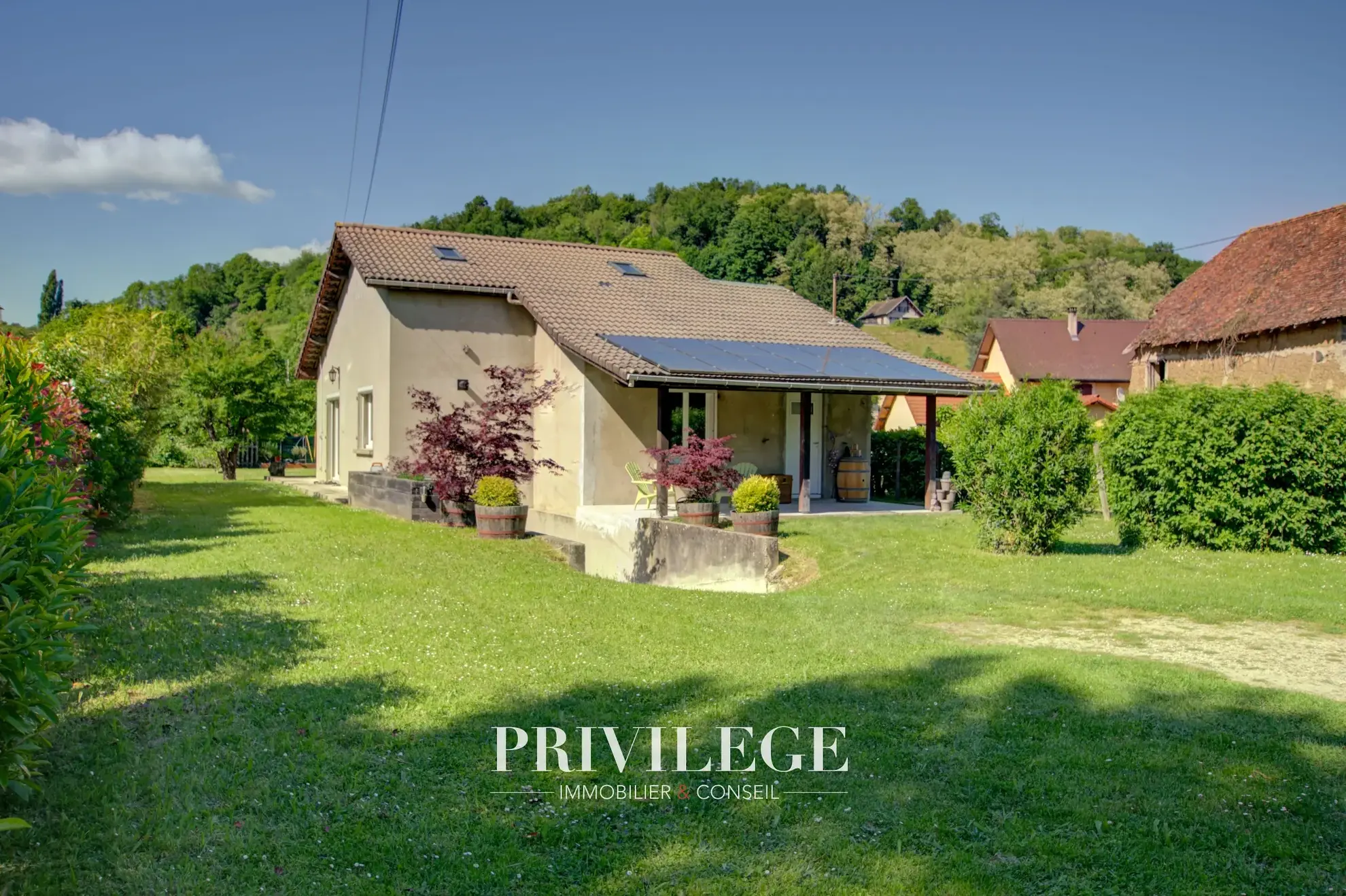 Charmante maison de 100 m² avec terrain, accès rivière et équipements modernes à Saint-Clair-de-la-Tour 