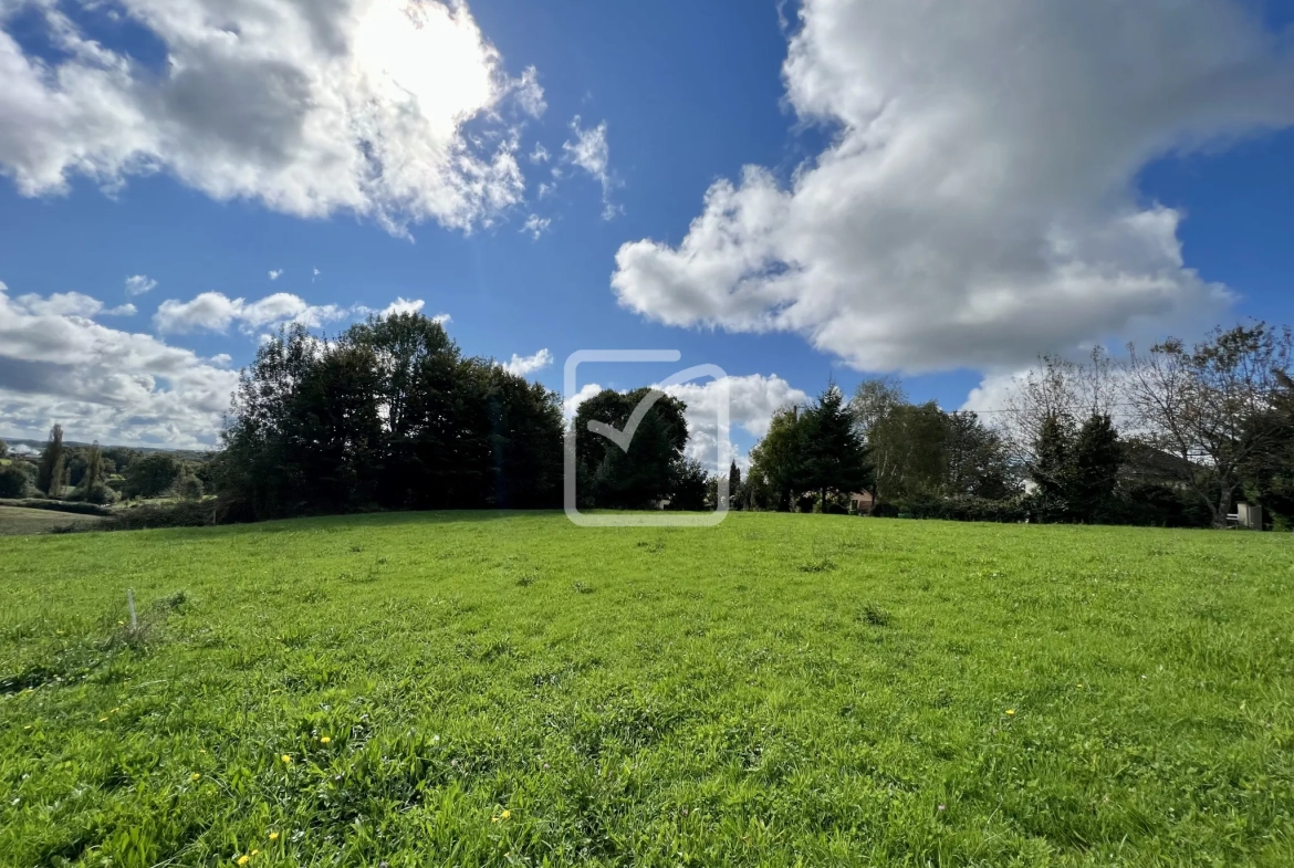 Terrain constructible de 1501 m² à Sainte-Féréole, proche Brive 