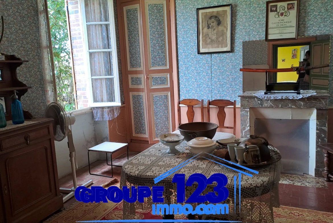Belle maison ancienne à rénover avec grand terrain en 89110 