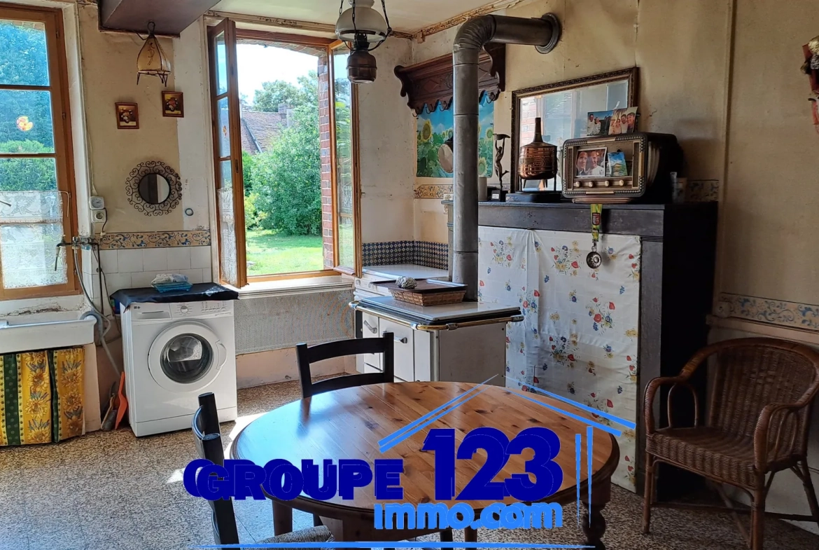 Belle maison ancienne à rénover avec grand terrain en 89110 