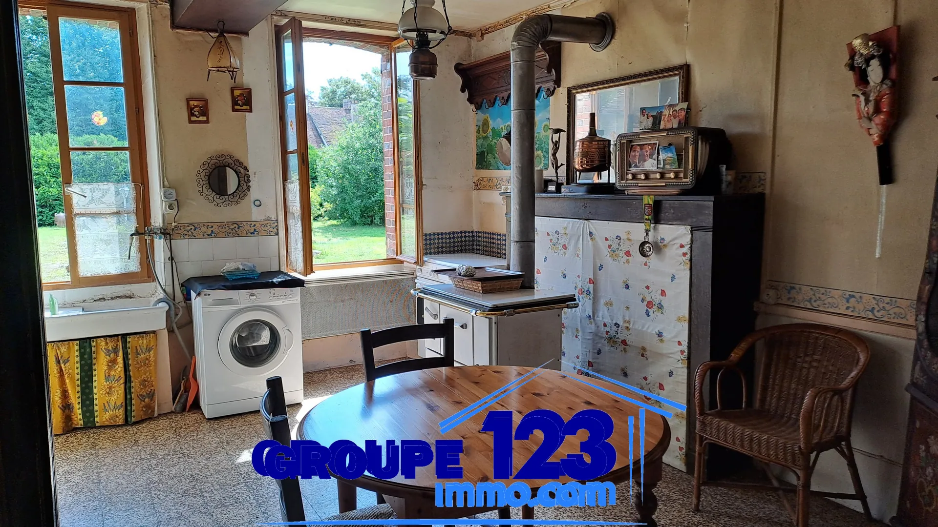 Belle maison ancienne à rénover avec grand terrain en 89110 