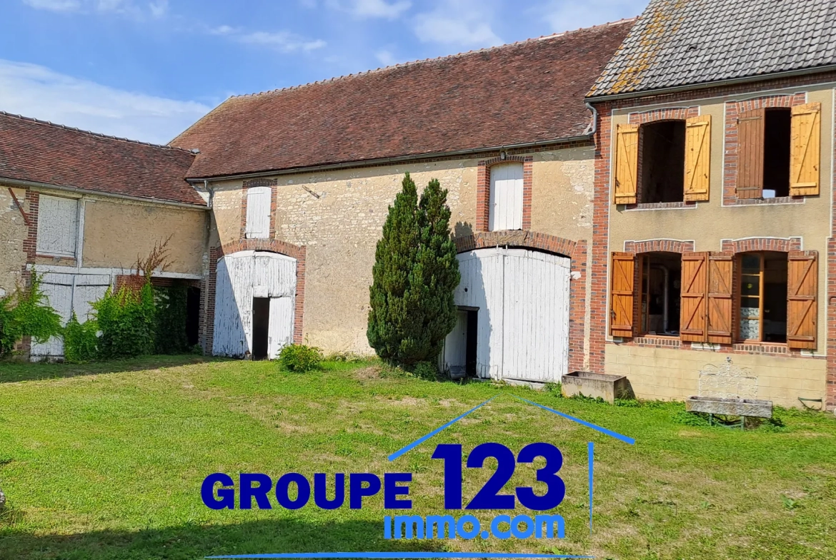 Belle maison ancienne à rénover avec grand terrain en 89110 