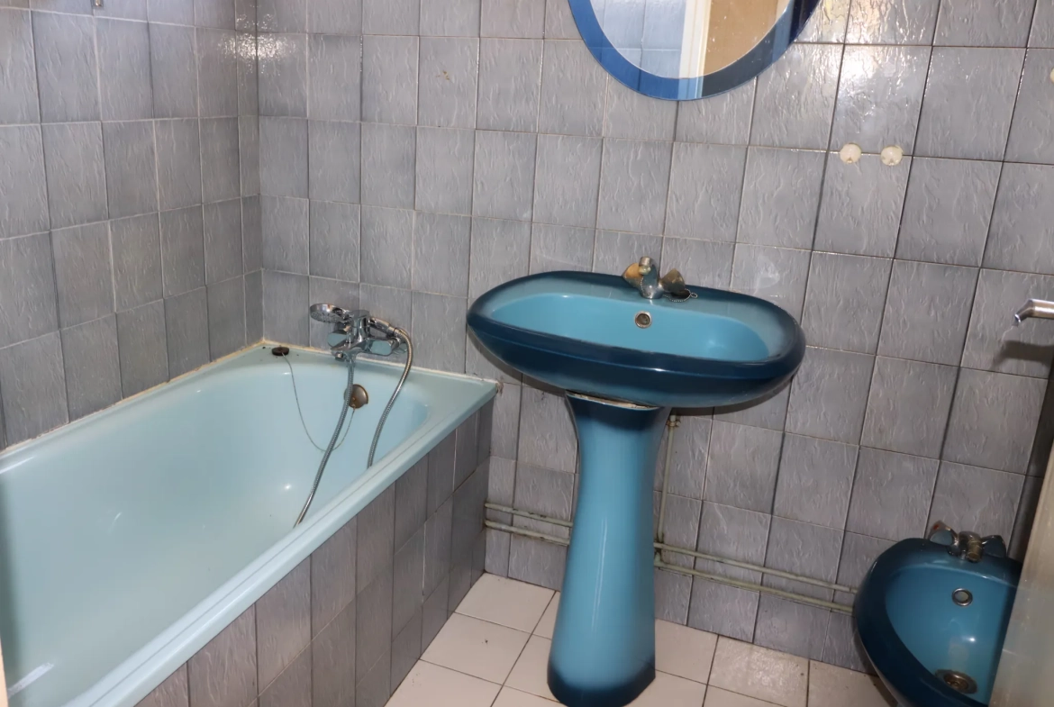 Maison avec jardin de 900m² à Meschers-sur-Gironde, à rénover proche Royan 