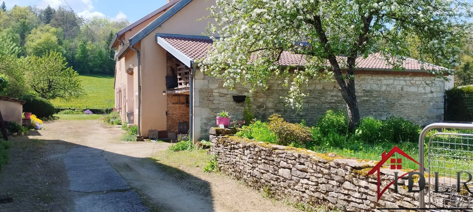 Maison en pierres de 127 m² avec 4 chambres à Giey-sur-Aujon, parfait état 