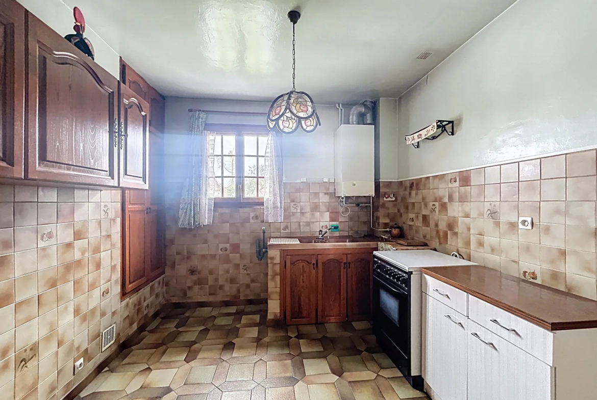 Appartement T4 à Melun avec travaux, balcon, cave et parking, proche gare 