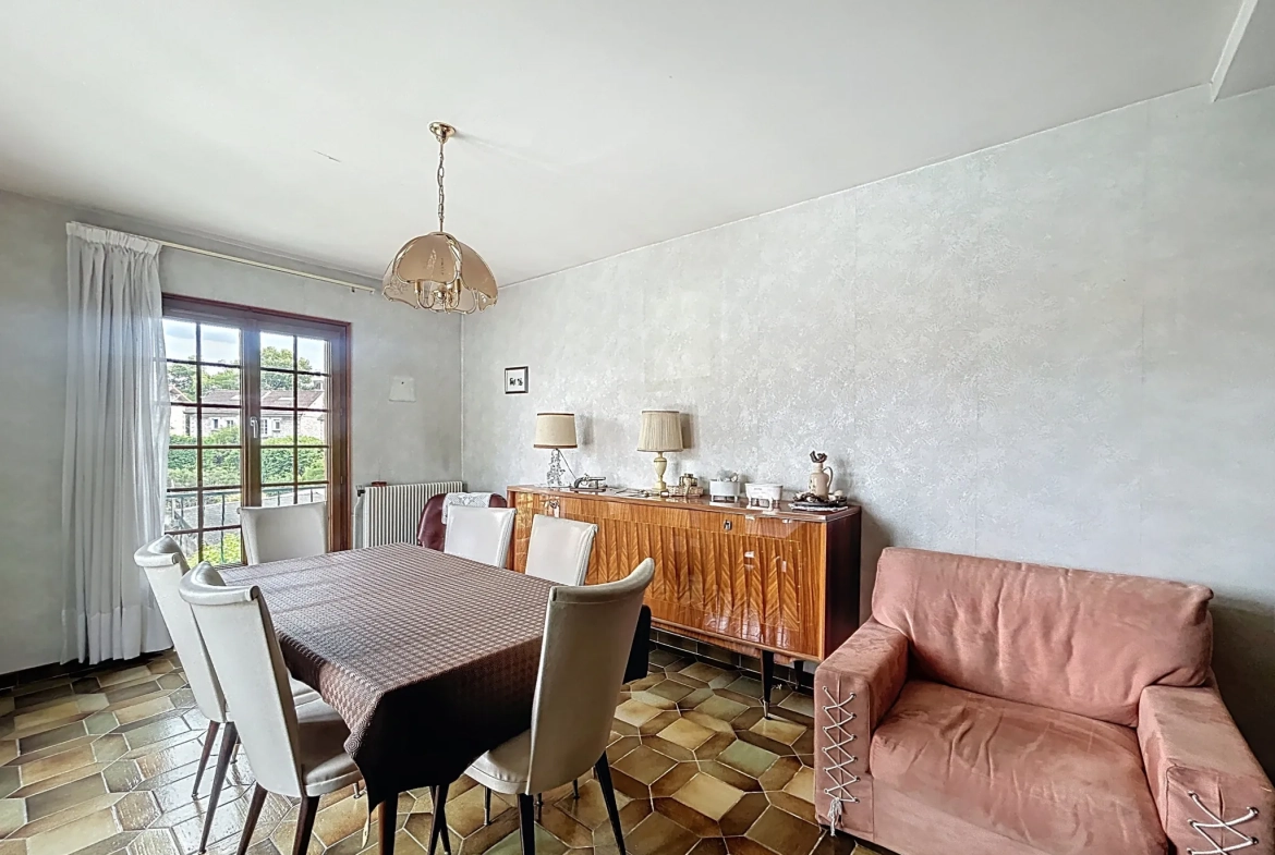 Appartement T4 à Melun avec travaux, balcon, cave et parking, proche gare 