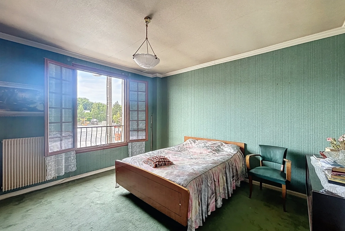 Appartement T4 à Melun avec travaux, balcon, cave et parking, proche gare 