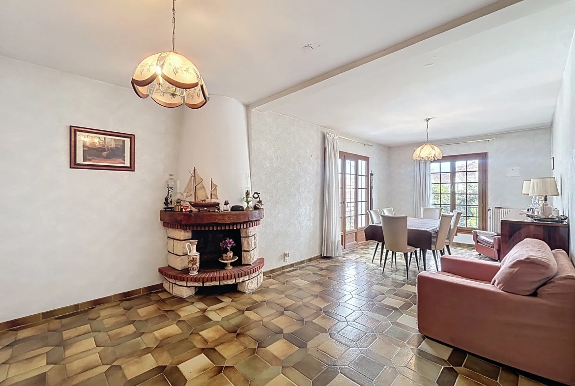 Appartement T4 à Melun avec travaux, balcon, cave et parking, proche gare 