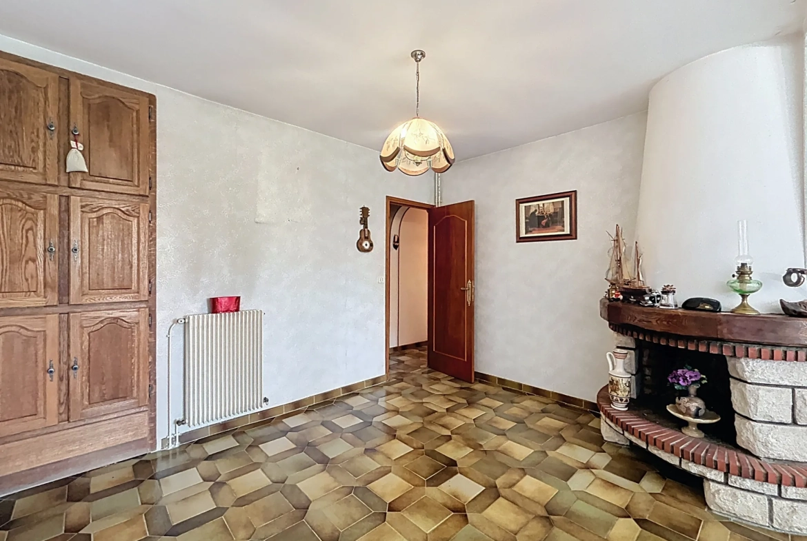 Appartement T4 à Melun avec travaux, balcon, cave et parking, proche gare 
