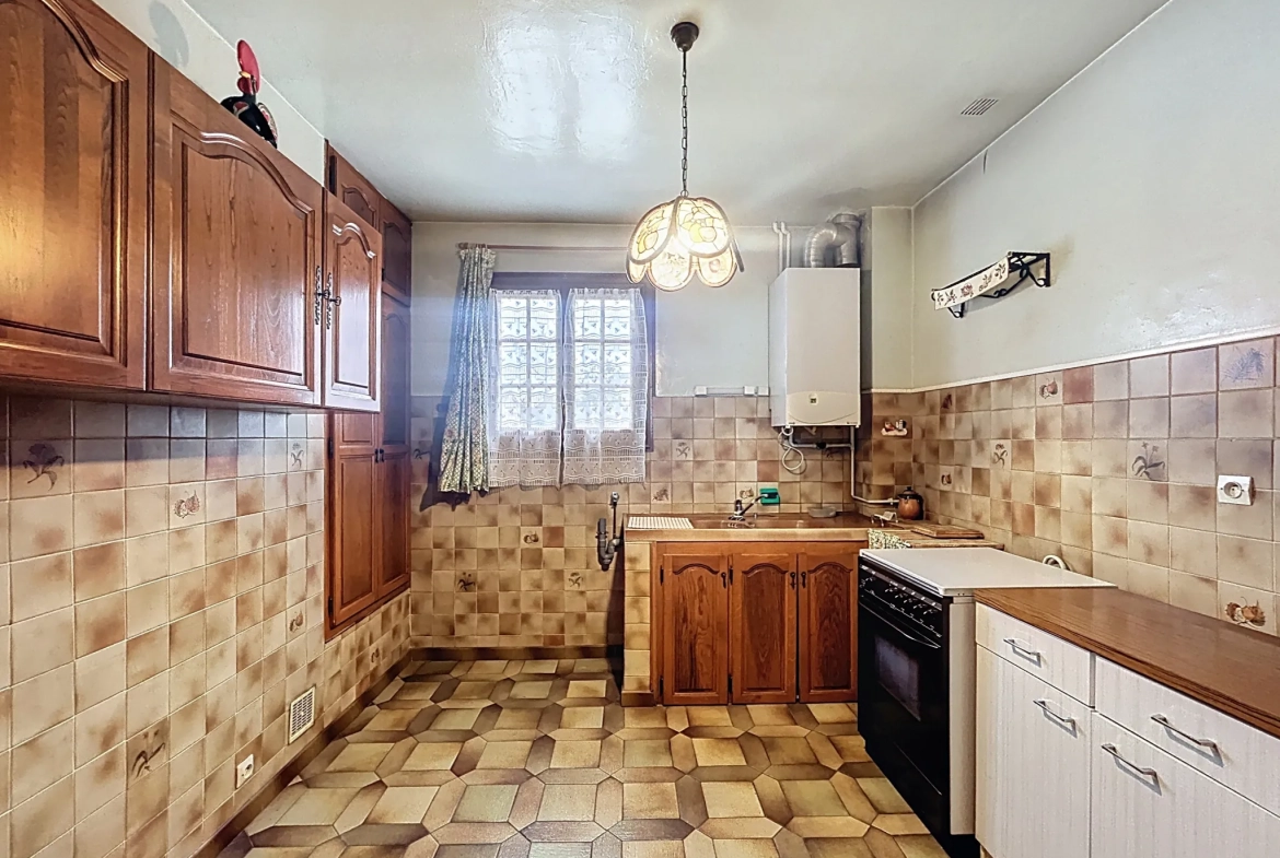 Appartement T4 à Melun avec travaux, balcon, cave et parking, proche gare 