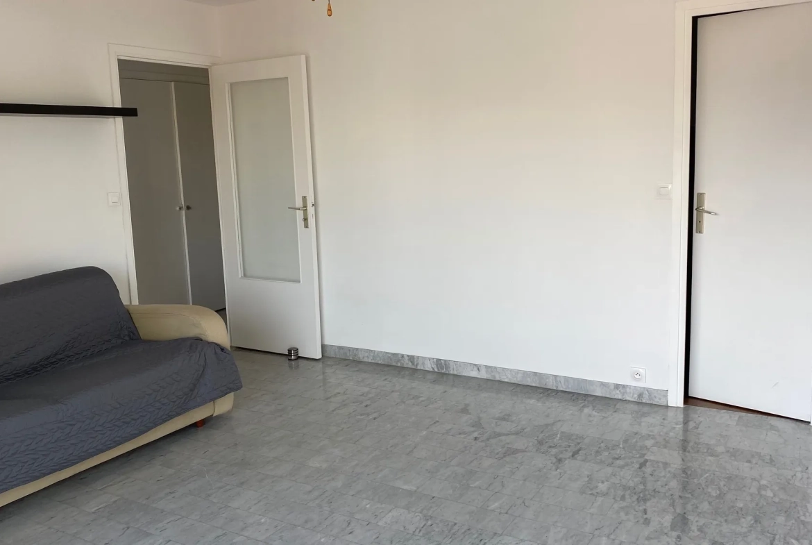 Studio loué à vendre à Cagnes-sur-Mer avec balcon et cave - Opportunité d'investissement 