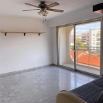 Studio loué à vendre à Cagnes-sur-Mer avec balcon et cave - Opportunité d'investissement