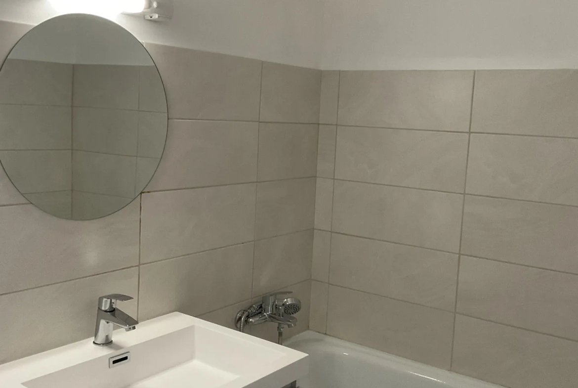 Studio loué à vendre à Cagnes-sur-Mer avec balcon et cave - Opportunité d'investissement 