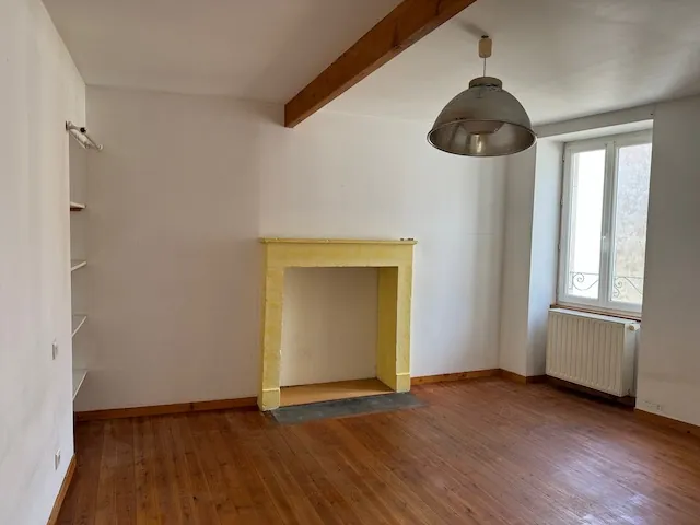 Maison de ville à Sainte Hermine avec 3 chambres et cour intérieure 