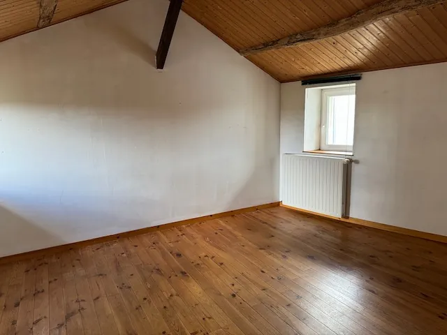 Maison de ville à Sainte Hermine avec 3 chambres et cour intérieure 