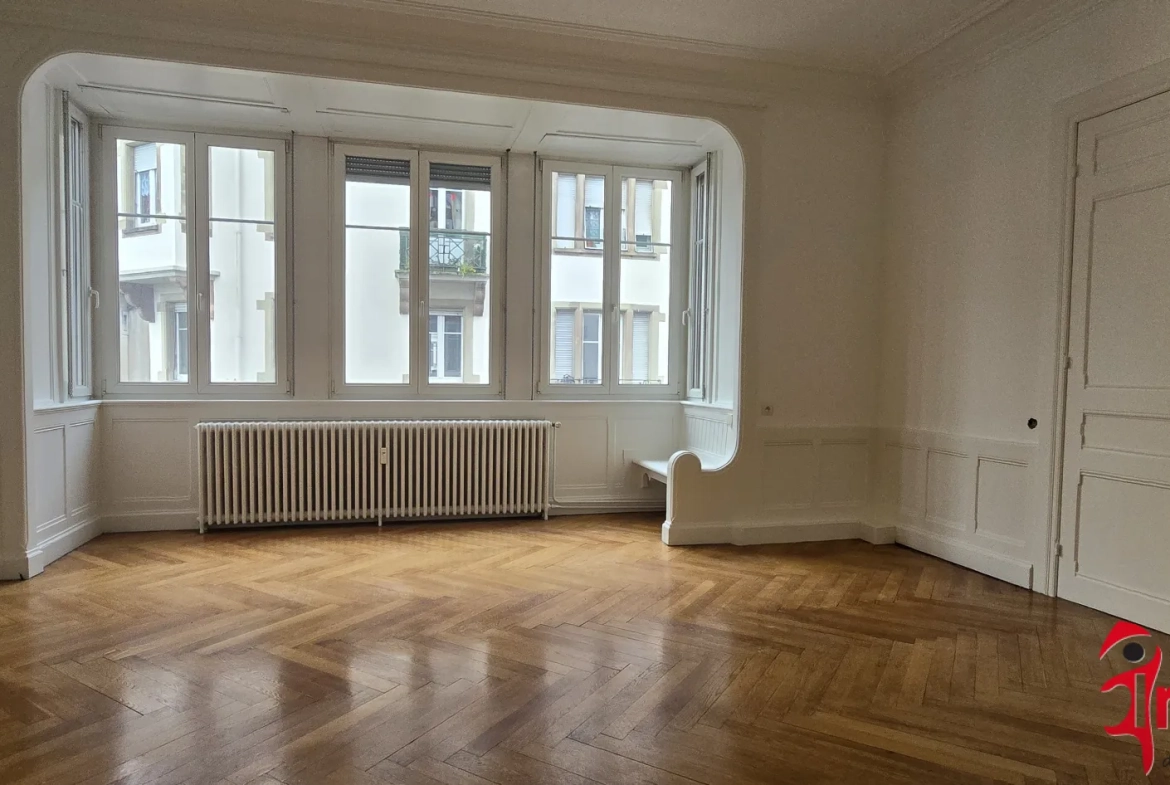 Appartement haussmannien de 172 m² à Mulhouse-Dornach avec garage et cour 