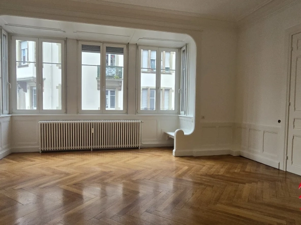 Appartement haussmannien de 172 m² à Mulhouse-Dornach avec garage et cour