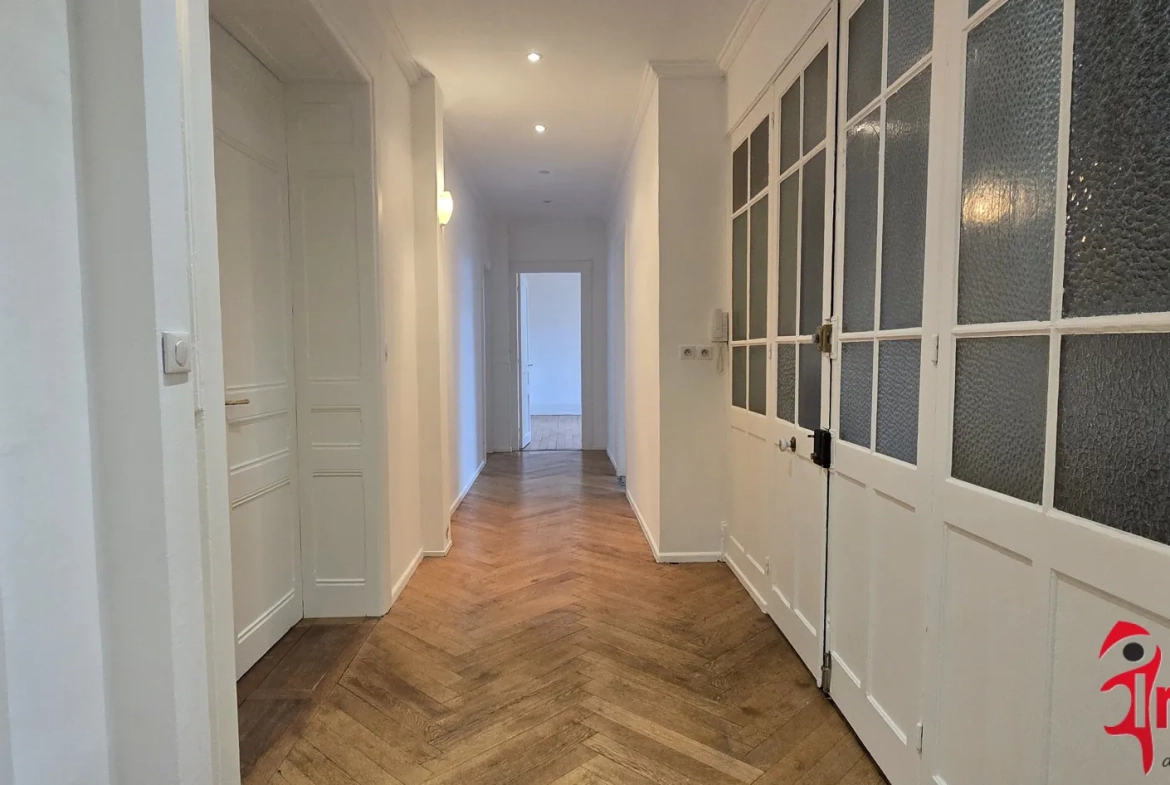 Appartement haussmannien de 172 m² à Mulhouse-Dornach avec garage et cour 