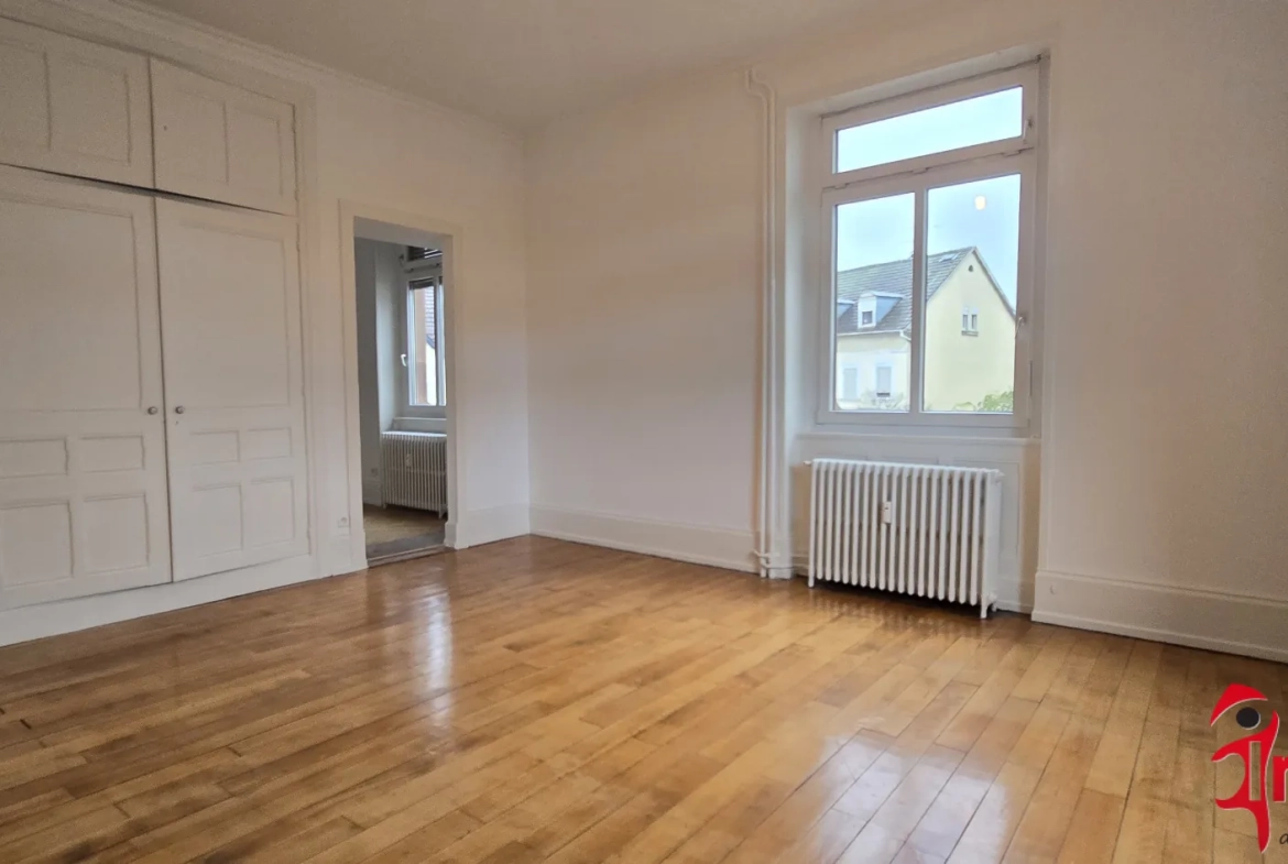Appartement haussmannien de 172 m² à Mulhouse-Dornach avec garage et cour 