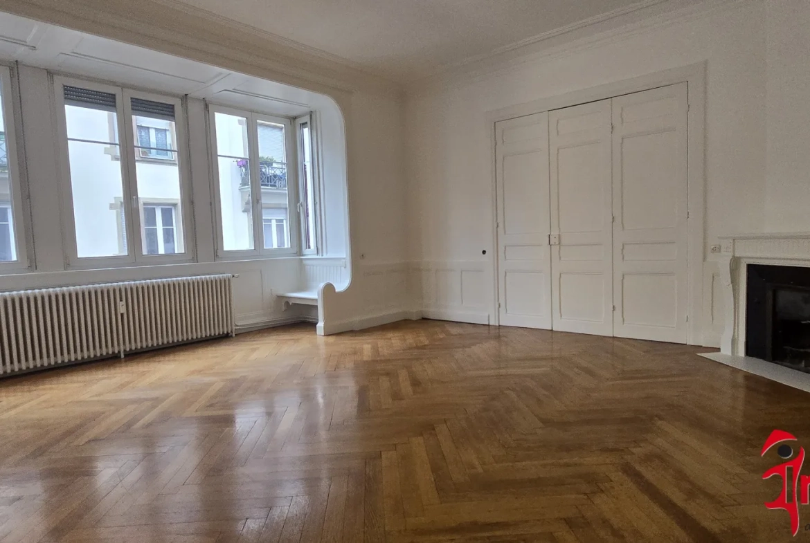 Appartement haussmannien de 172 m² à Mulhouse-Dornach avec garage et cour 