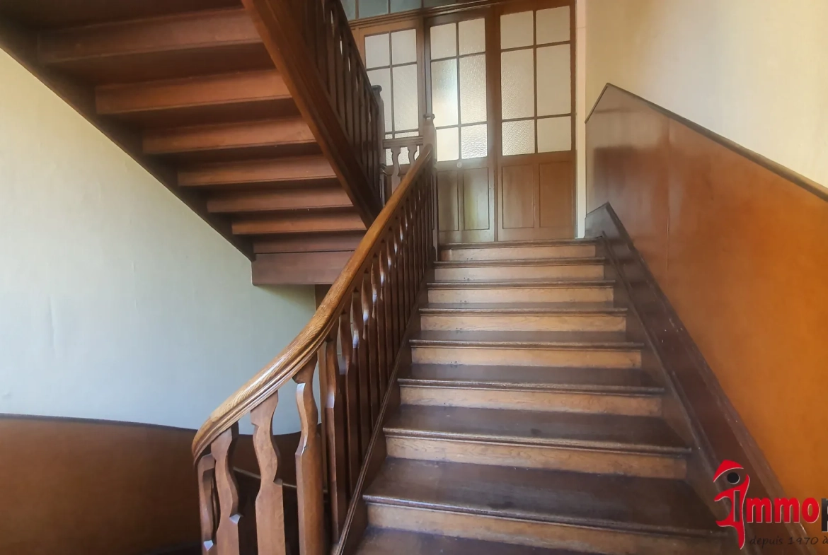 Appartement haussmannien de 172 m² à Mulhouse-Dornach avec garage et cour 