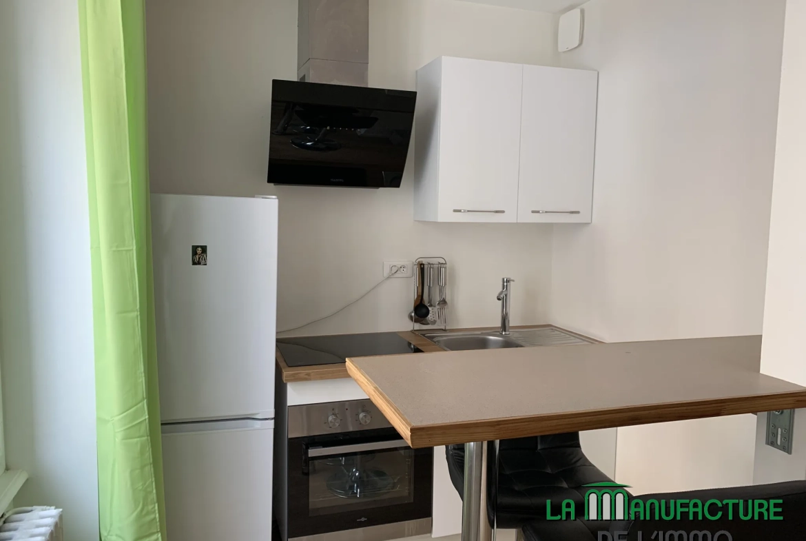 Studio meublé de 25,38 m² rénové à Saint-Etienne, secteur Faculte Jean Monnet 