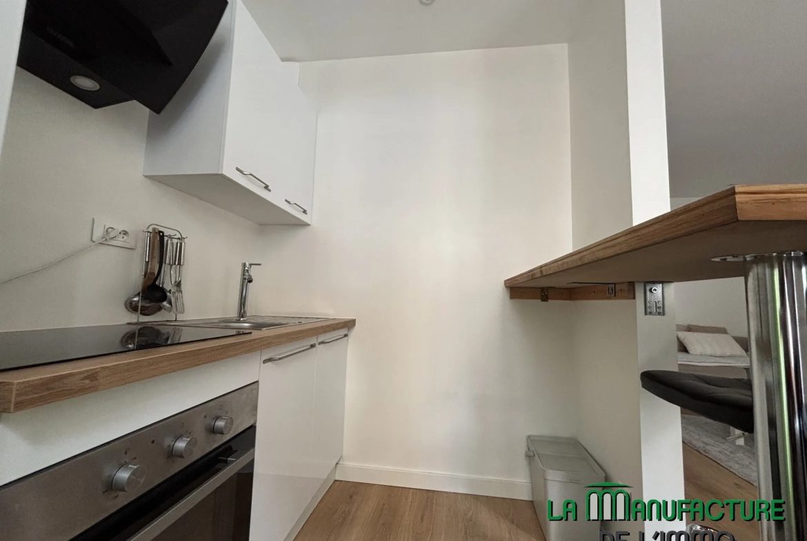 Studio meublé de 25,38 m² rénové à Saint-Etienne, secteur Faculte Jean Monnet 