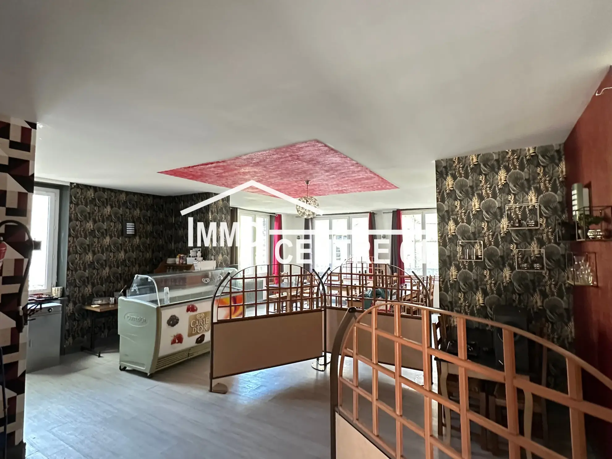 Immeuble de rapport avec restaurant et hôtel à rénover à Bagnoles de l'Orne 