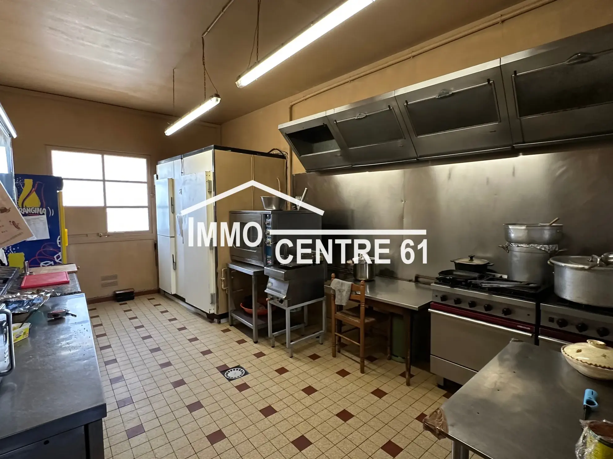 Immeuble de rapport avec restaurant et hôtel à rénover à Bagnoles de l'Orne 