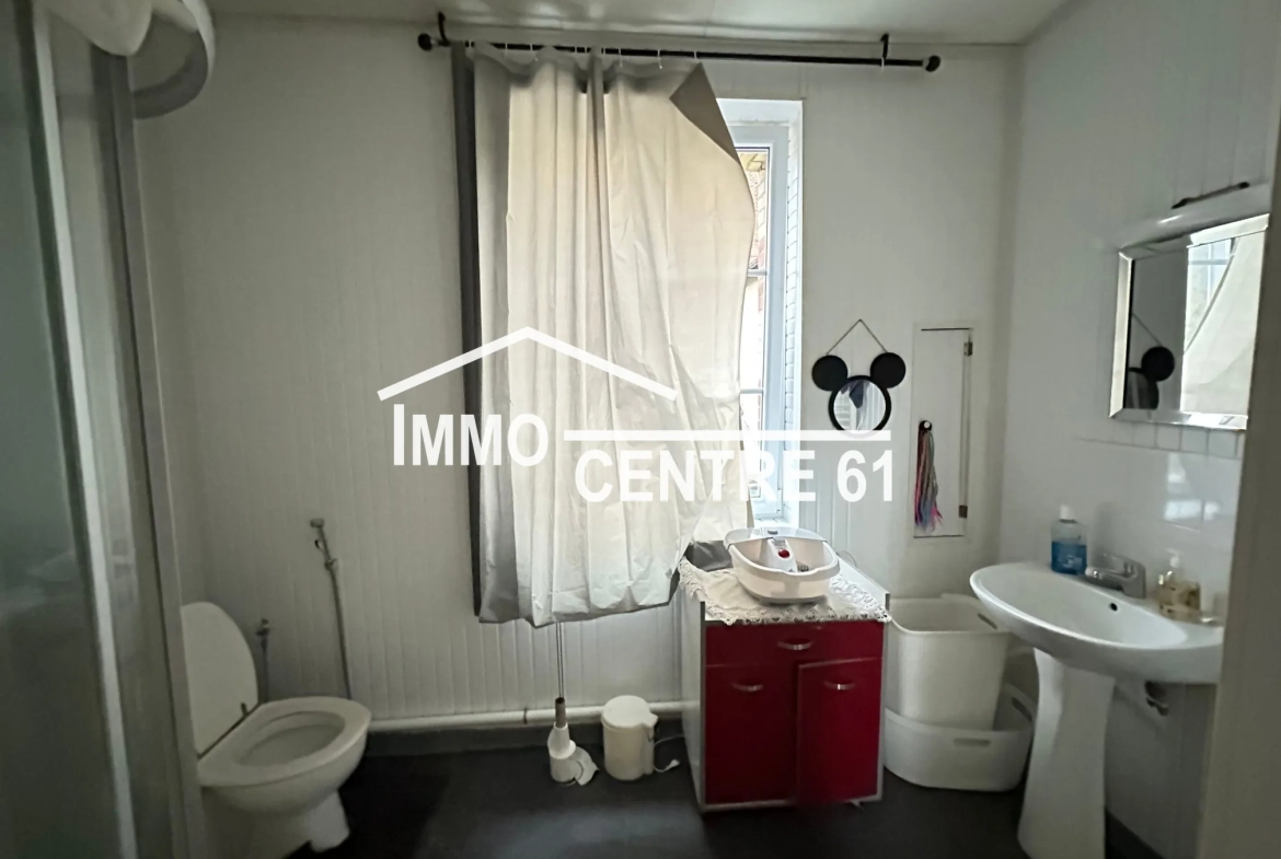 Immeuble de rapport avec restaurant et hôtel à rénover à Bagnoles de l'Orne 