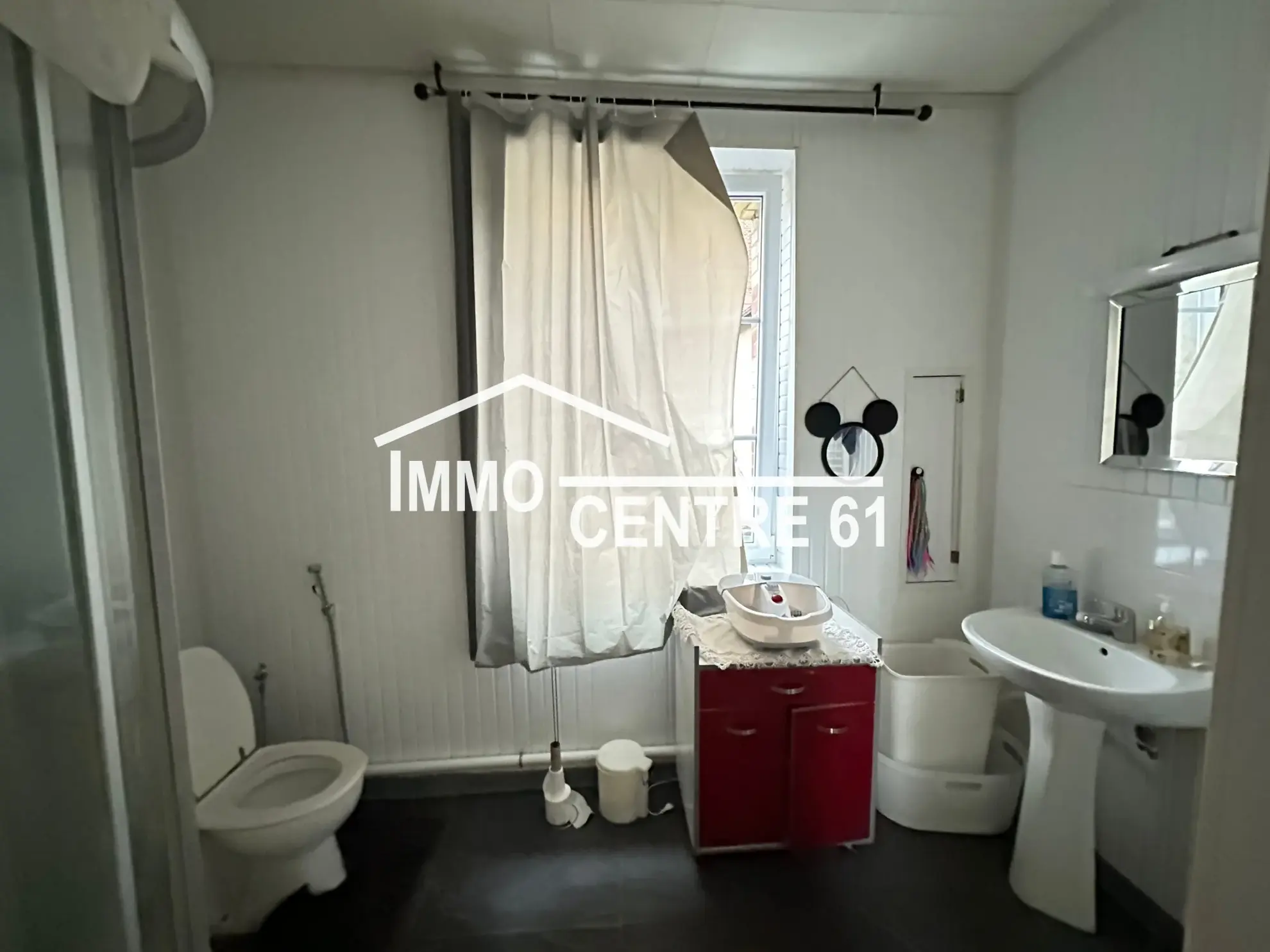 Immeuble de rapport avec restaurant et hôtel à rénover à Bagnoles de l'Orne 