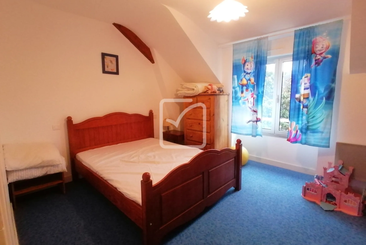 Maison familiale de 142 m² à Campenéac avec 5 chambres et terrain arboré 