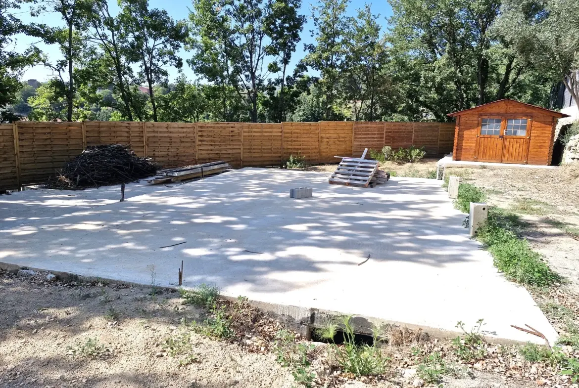 Terrain constructible de 580 m² à Salernes avec vue dégagée 