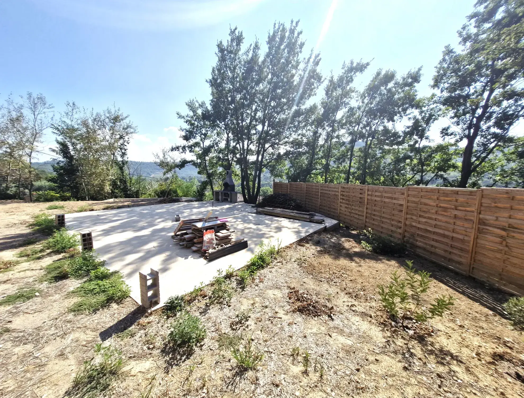 Terrain constructible de 580 m² à Salernes avec vue dégagée 